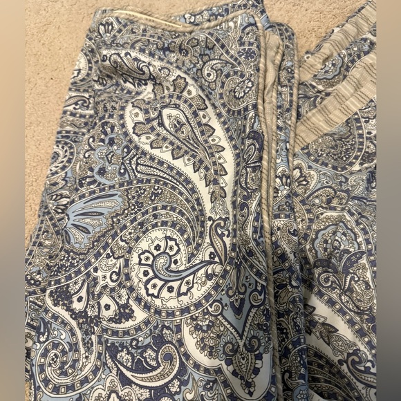 Paisley Patterned Duvet cover and pillow shams - Picture 3 of 4